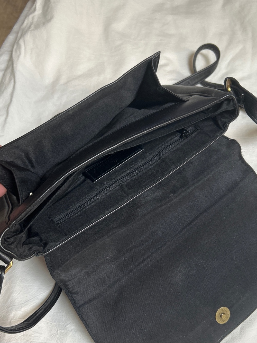 Etienne Aigner Black Leather Crossbody Flap Bag Vintage Gold Horseshoe Logo - Picture 5 of 11